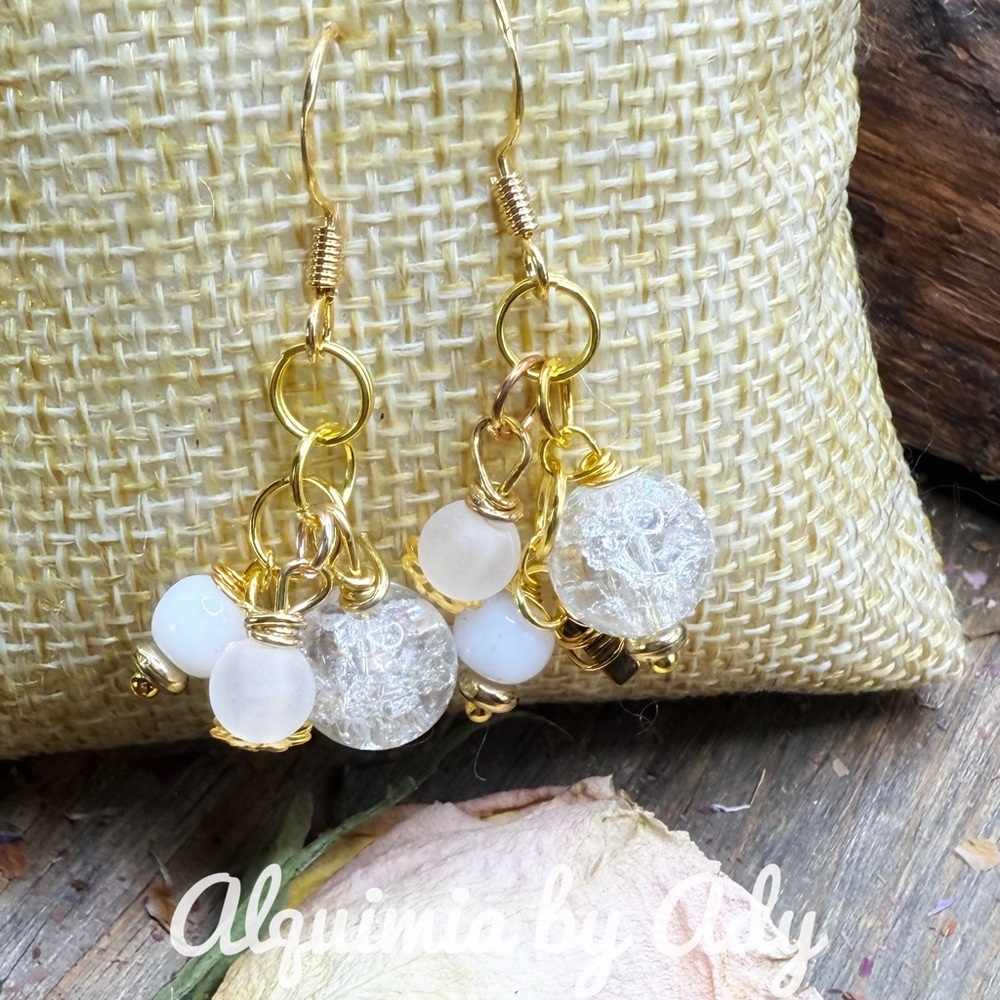 Alquimia Gold and White Quartz Earrings